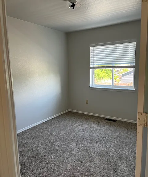 742 Lilac Dr — Photo 8