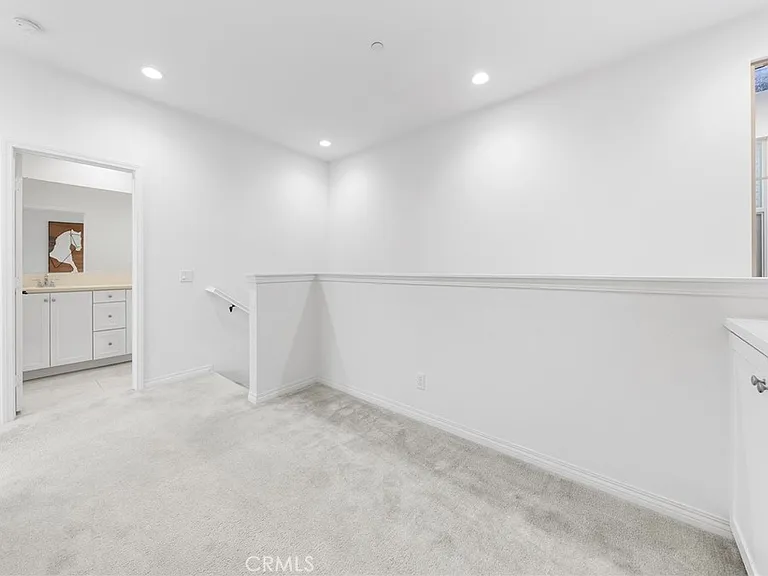 117 Henson — Photo 24