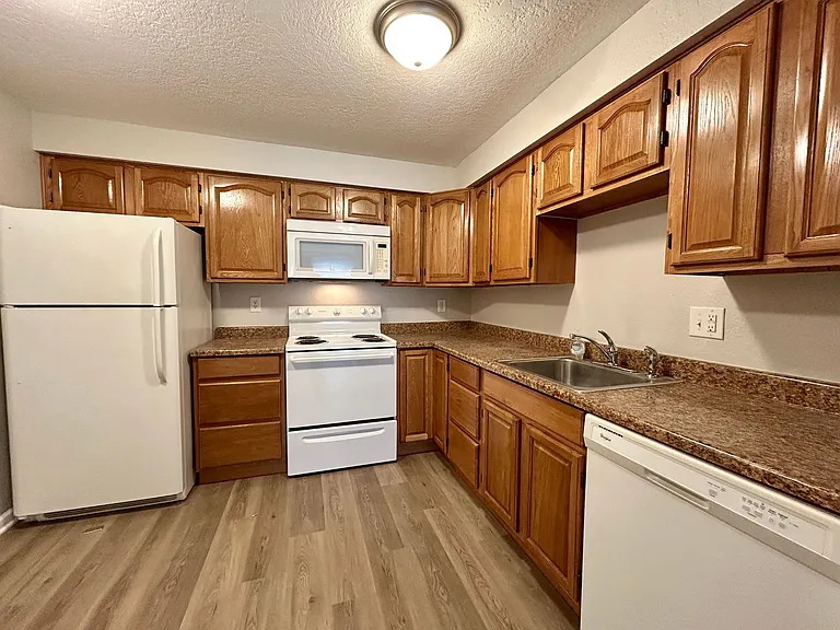 11722 Pinehurst - 8 Unit — Photo 10