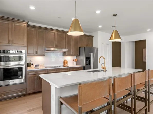 141 E Point Dr #113, East Providence, RI 02916