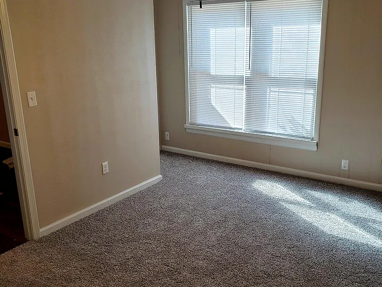 1224 W Beech St — Photo 10