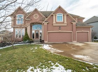 5709 NE Holiday Dr, Lees Summit, MO 64064