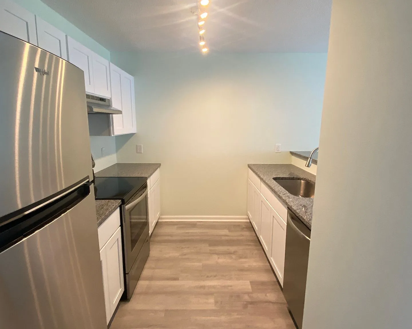 Ocean Highway Apartments — Photo 3