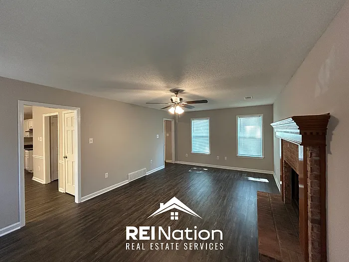 4 bed, 2.5 bath, 2124 sqft, $2,195 — Photo 3