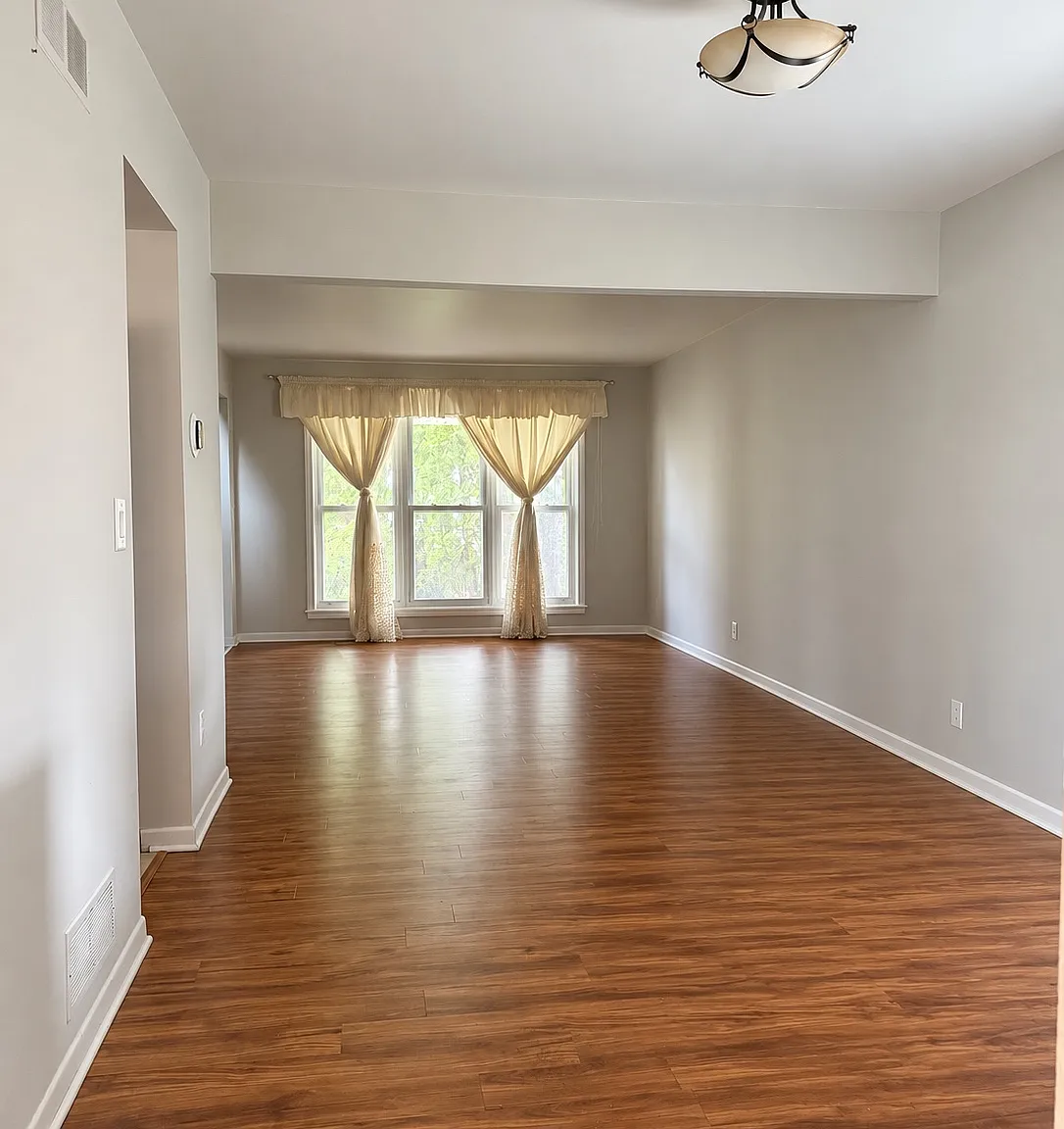 4 bed, 2.5 bath, 2408 sqft, $2,800 — Photo 4