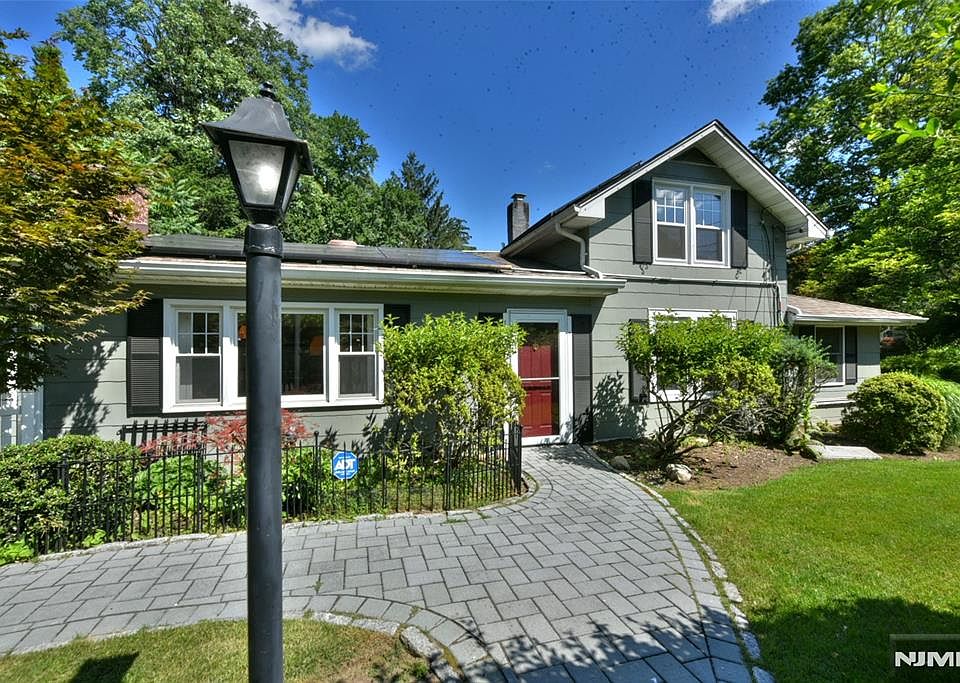 1st image of 161 Crescent Avenue