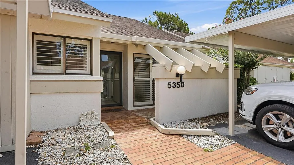 2 bed, 2.0 bath, 1064 sqft, $2,200 — Photo 1