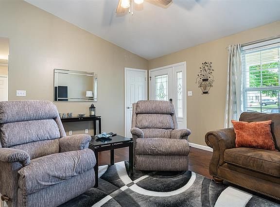 5th image of 16 Scarlet Oak Ct