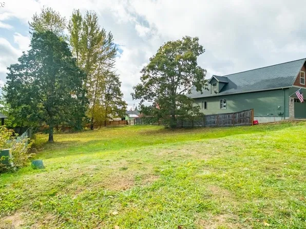 2040 Valley View Dr, Albany, OR 97321