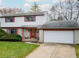 4240 Allegheny Dr, Troy, MI 48085