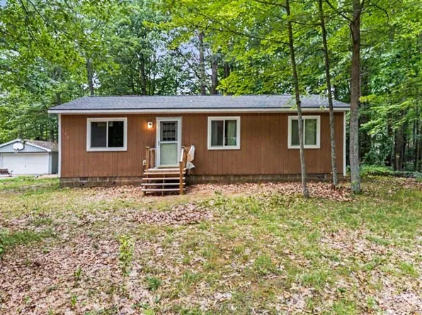 207 Dover Dr, Roscommon, MI 48653