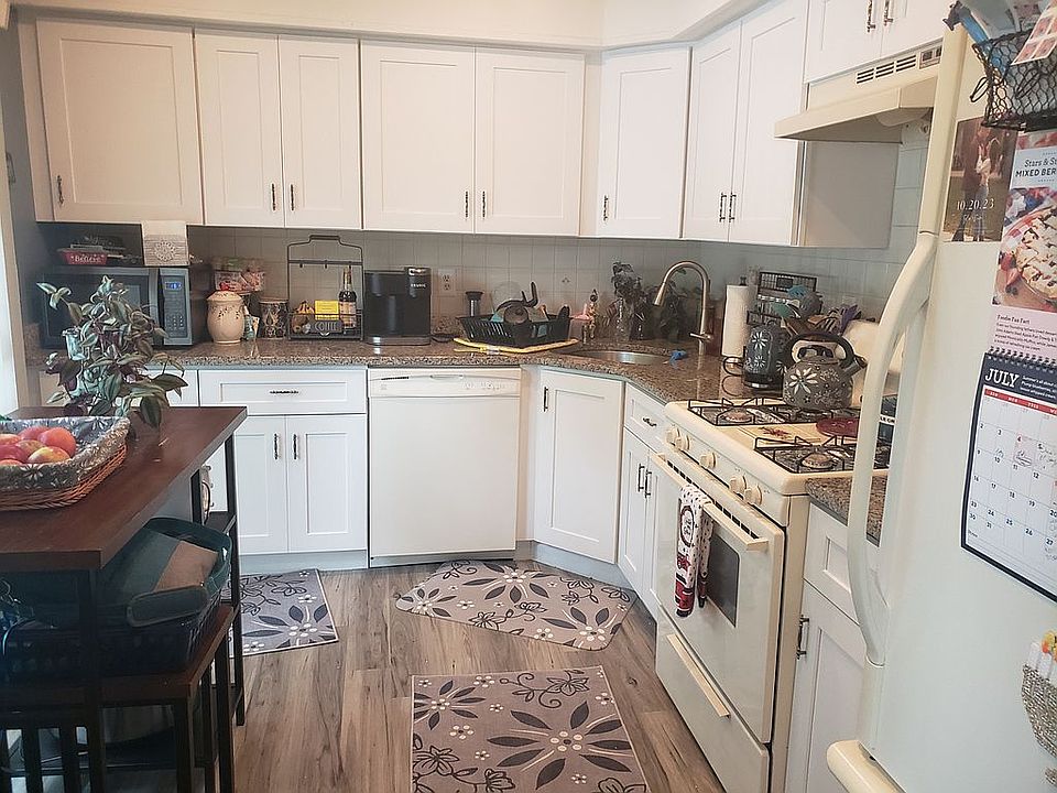 2nd image of 8 Covington Ct