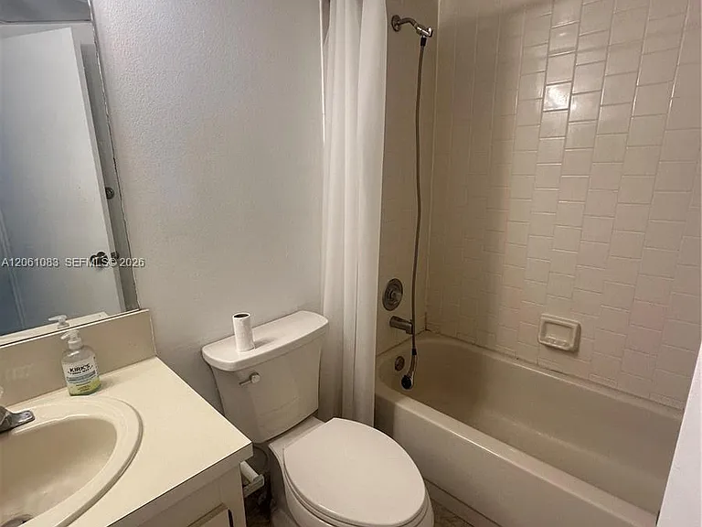 8290 Lake Dr #517 — Photo 6