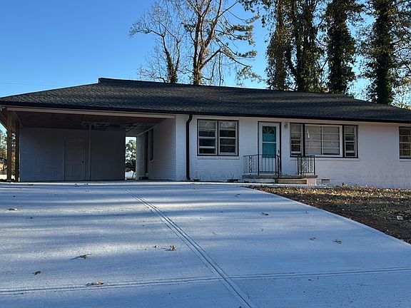 2nd image of 899 Parkway Dr SE