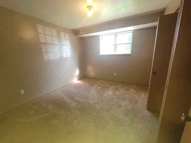547 Turney St — Photo 10