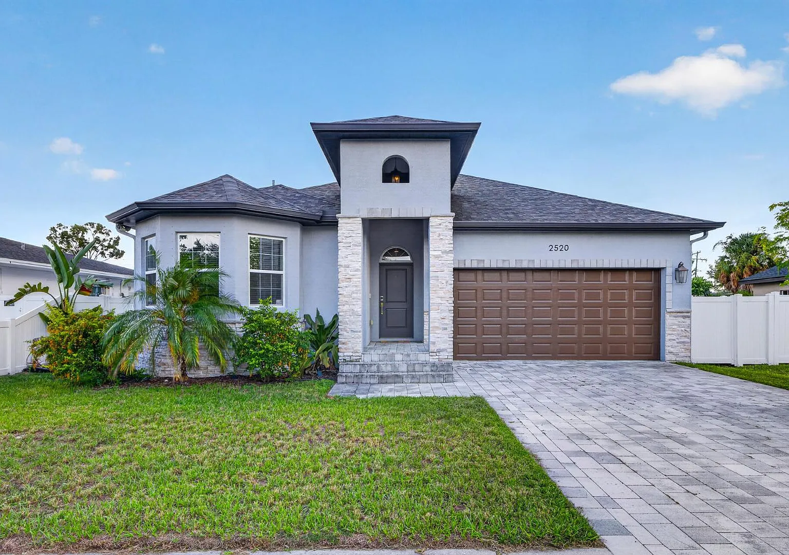 2520 W Douglas St — Photo 1