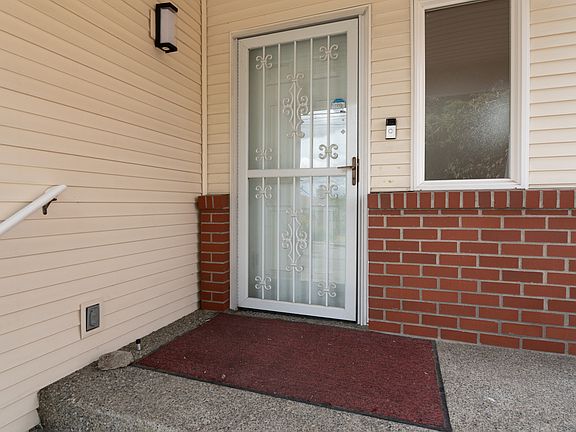 3rd image of 8843 39th Ave S