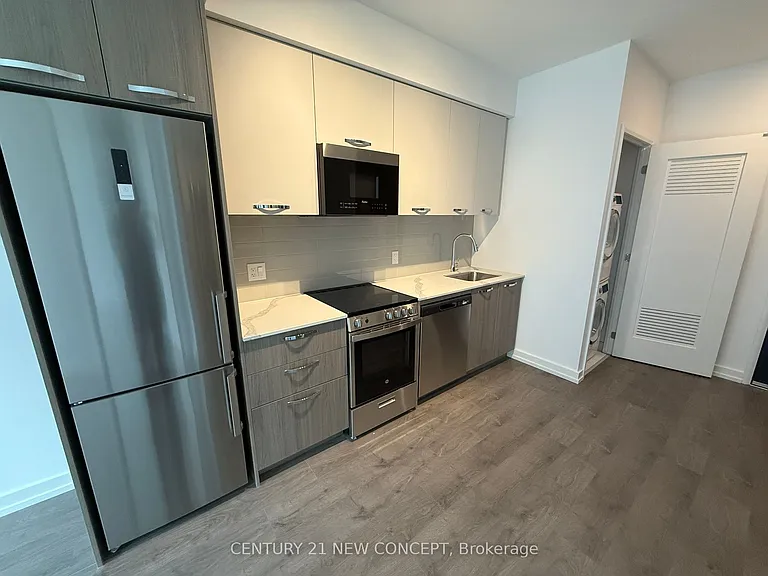 75 James St S #416 — Photo 11