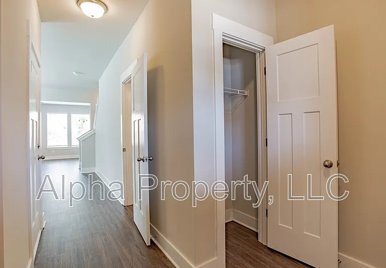385 Hague Dr — Photo 4