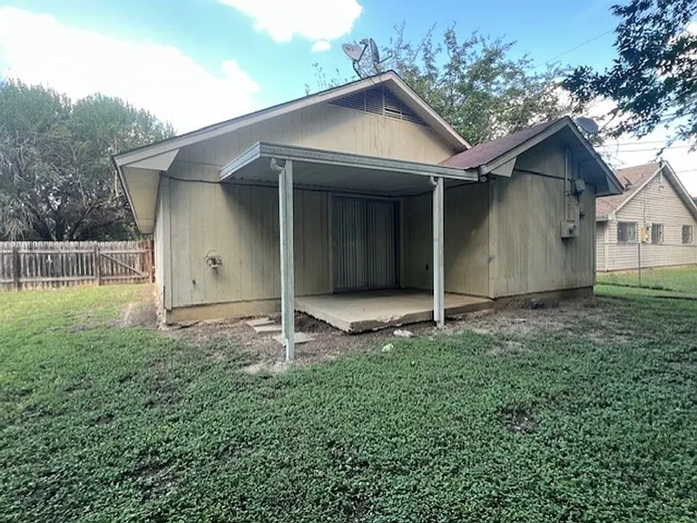 2013 Dickens Dr — Photo 10