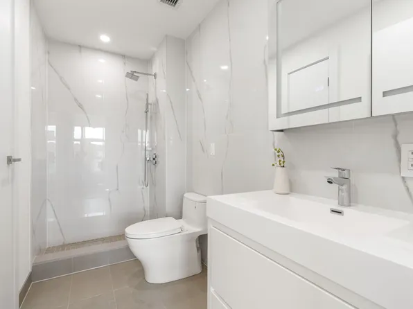 379 Ocean Parkway image 10 of 23