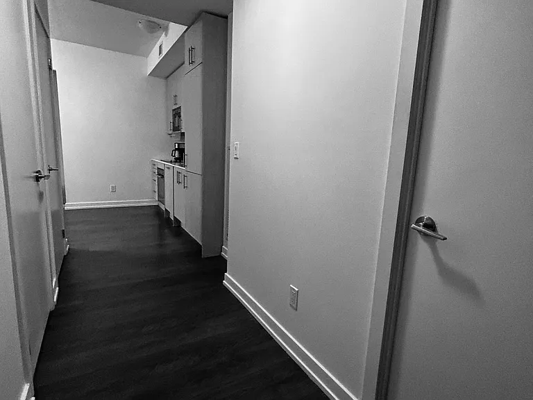 297 College St #607 — Photo 3