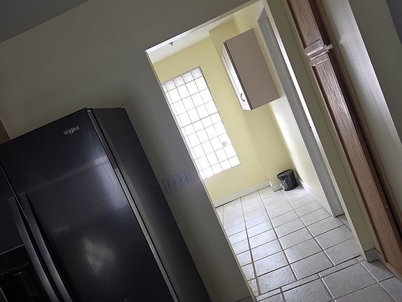 Hallway to the bathroom and laundry room.