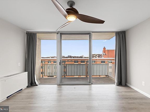 4th image of 1301 S Arlington Ridge Rd APT 609