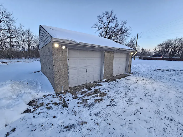 Detached Garage - Exterior
