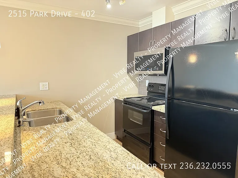 2515 Park Dr #402 — Photo 2