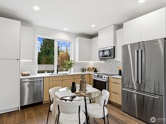 3rd image of 3216 47th Avenue SW