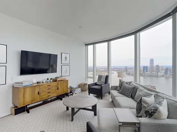 50 West Street image 2 of 16