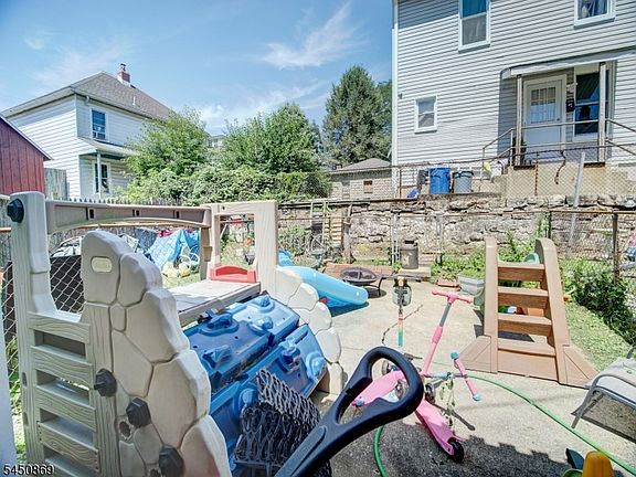 5th image of 7 Davis St