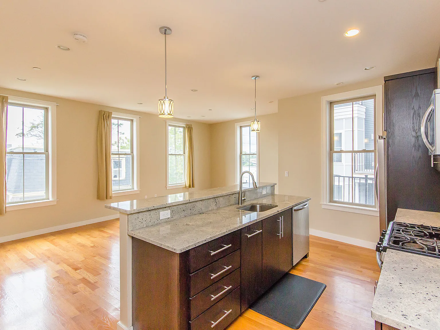 65 Willow Ct — Photo 1