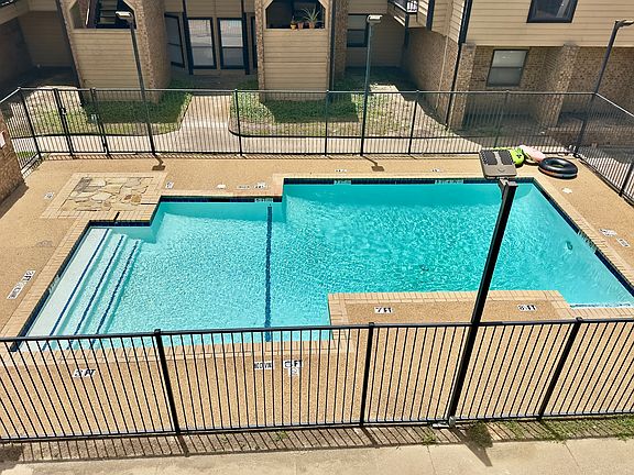 5th image of 3022 Forest Ln APT 106
