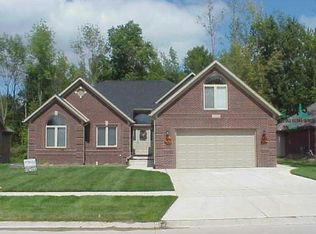 37373 Creek Ln, New Baltimore, MI 48047