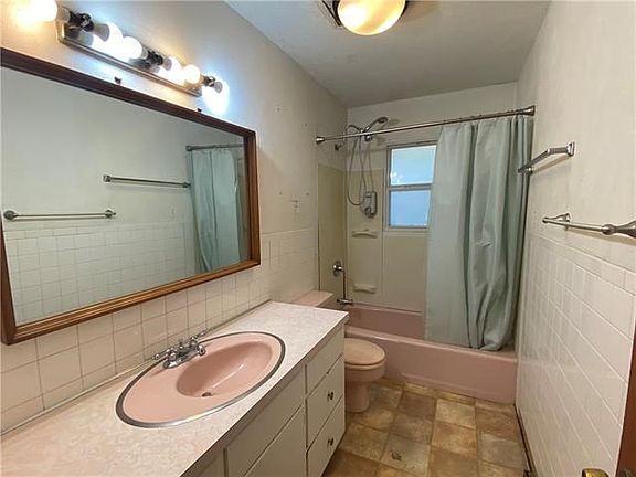 4th image of 1217 S Hardy Ave