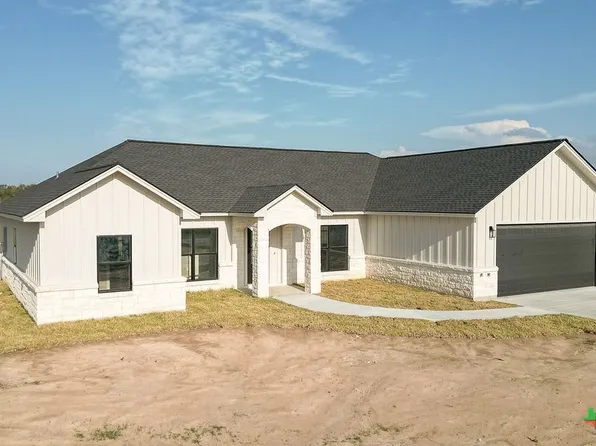 1270 Bliss Dr, Victoria, TX 77904