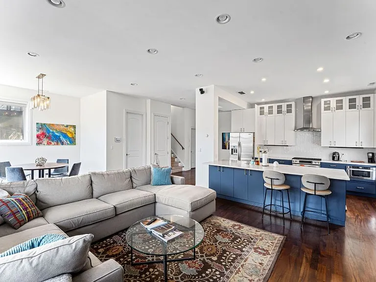 831 N Paulina St #2E — Photo 6