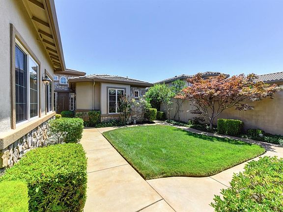 3rd image of 6039 Southerness Dr