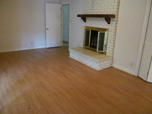 5th image of 22 Elizabeth Ln