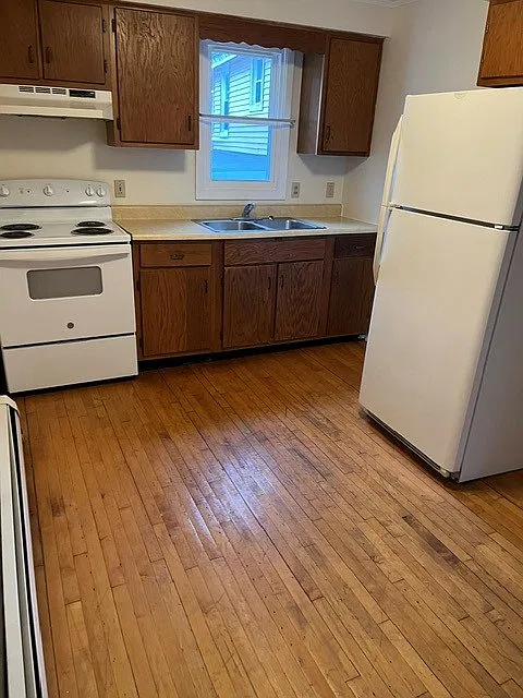 2 Jackson Ave #2