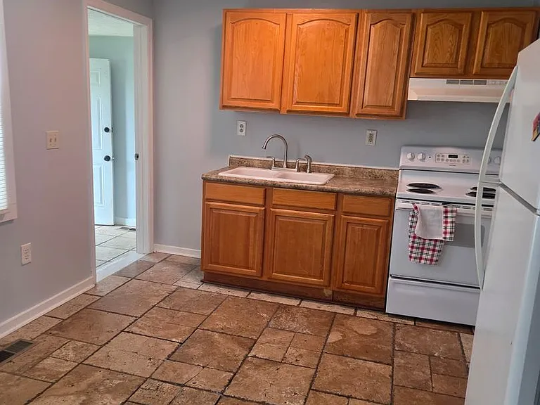 909 Bryan St — Photo 15