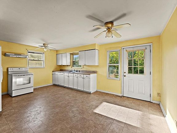 5th image of 717 McCormick Ln