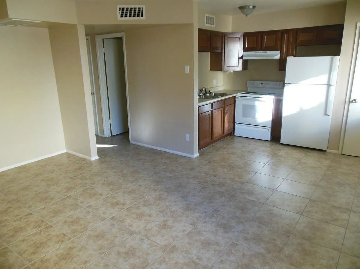 2 bed, 750 sqft, $995 — Photo 4
