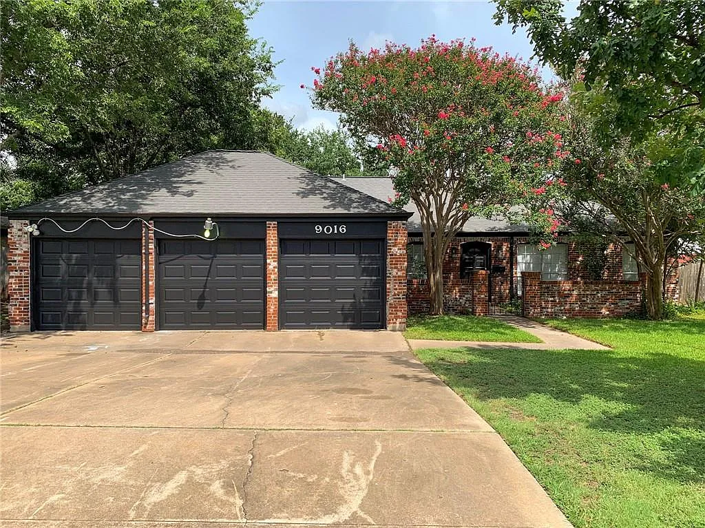 3 bed, 2.0 bath, 1736 sqft, $2,450 — Photo 2