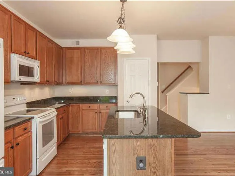 20287 Glenrobin Ter — Photo 11