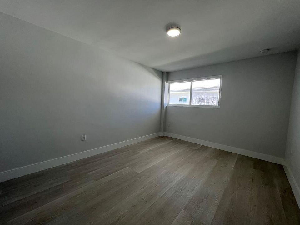 1st image of 1850 S Treasure Dr Unit 9-1850-9