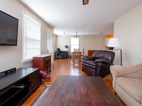 3rd image of 2305 N McKinley St