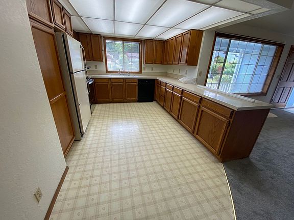 5th image of 2220 NW Cabrillo Ct